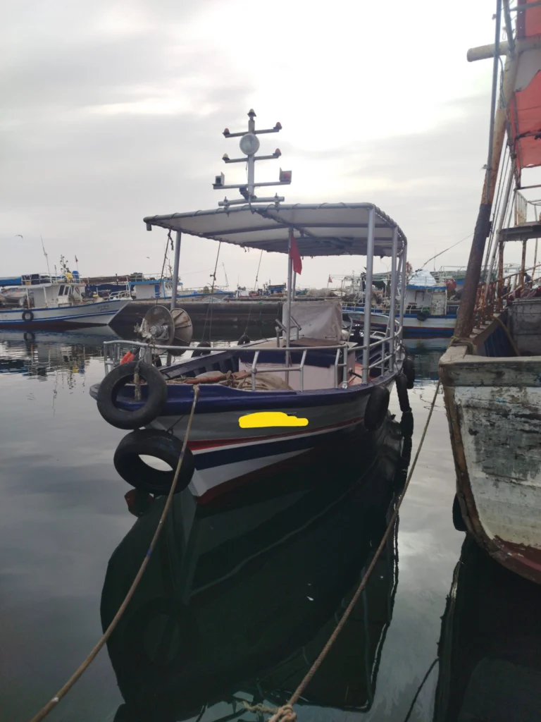 Bateau de pêche 8.24m فلوكة رخصة صيد