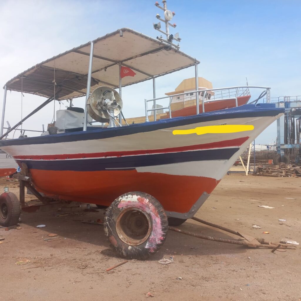 Bateau de pêche 8.24m فلوكة رخصة صيد