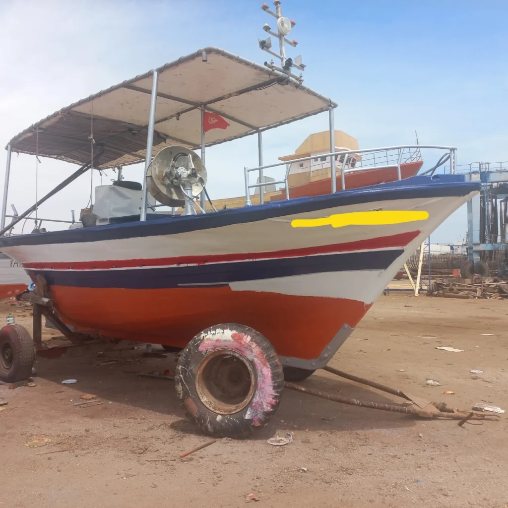 Bateau de pêche 8.24m فلوكة رخصة صيد