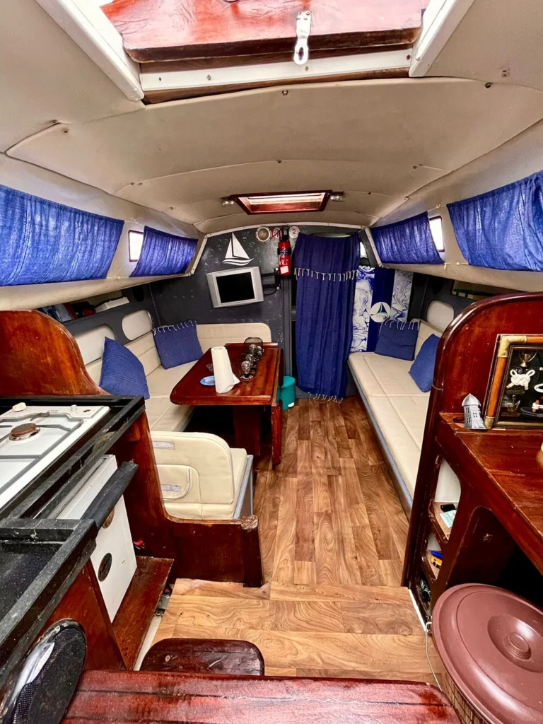 ⛵À VENDRE (Port El Kantaoui) : Voilier 9m70 avec Congé Commercial + sa place de port. Moteur Volvo 45CV entièrement rénové . Prêt pour projet touristique !