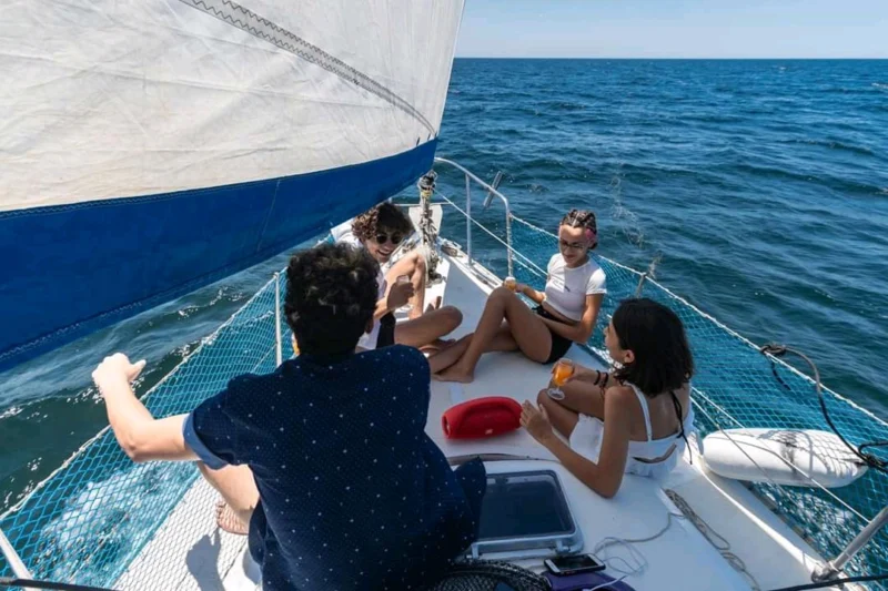 ⛵À VENDRE (Port El Kantaoui) : Voilier 9m70 avec Congé Commercial + sa place de port. Moteur Volvo 45CV entièrement rénové . Prêt pour projet touristique !