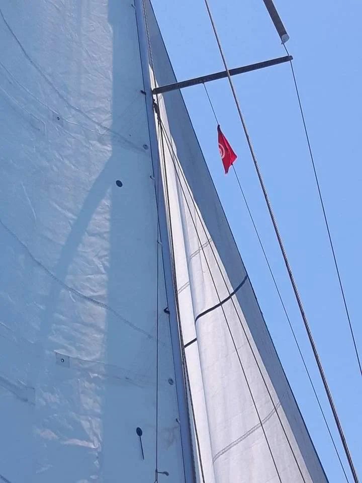 ⛵À VENDRE (Port El Kantaoui) : Voilier 9m70 avec Congé Commercial + sa place de port. Moteur Volvo 45CV entièrement rénové . Prêt pour projet touristique !