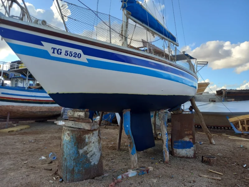 ⛵À VENDRE (Port El Kantaoui) : Voilier 9m70 avec Congé Commercial + sa place de port. Moteur Volvo 45CV entièrement rénové . Prêt pour projet touristique !