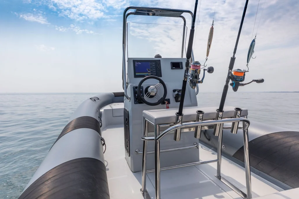 Console et porte-cannes du Capelli Tempest 700 Fishing