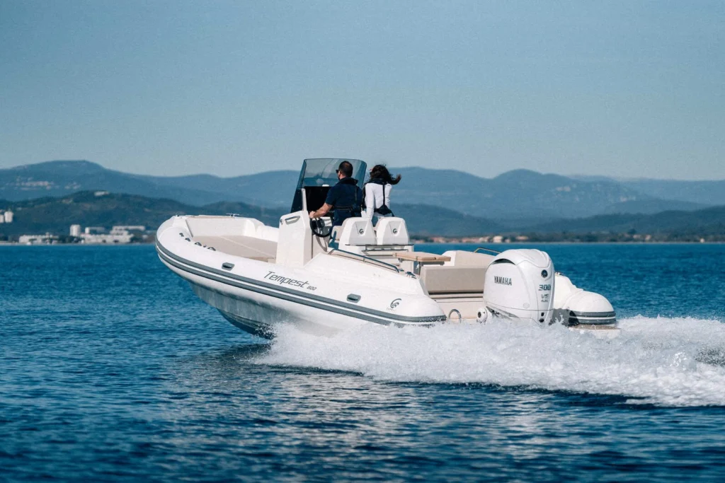 Capelli Tempest 800 Open en navigation