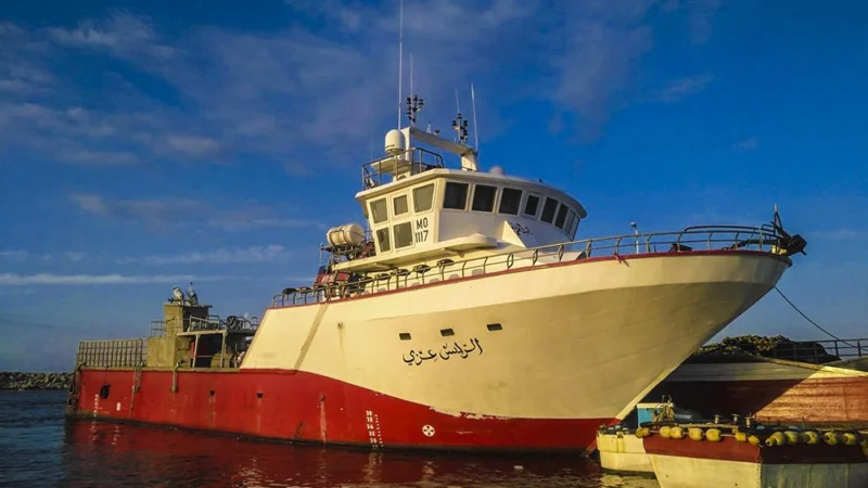 Bateau de pêche du chantier naval Nakbi, unité de 37 MT à quai