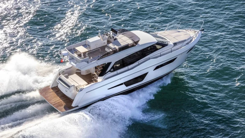 Ferretti Yachts 500 en navigation, yacht Ferretti Tunisie