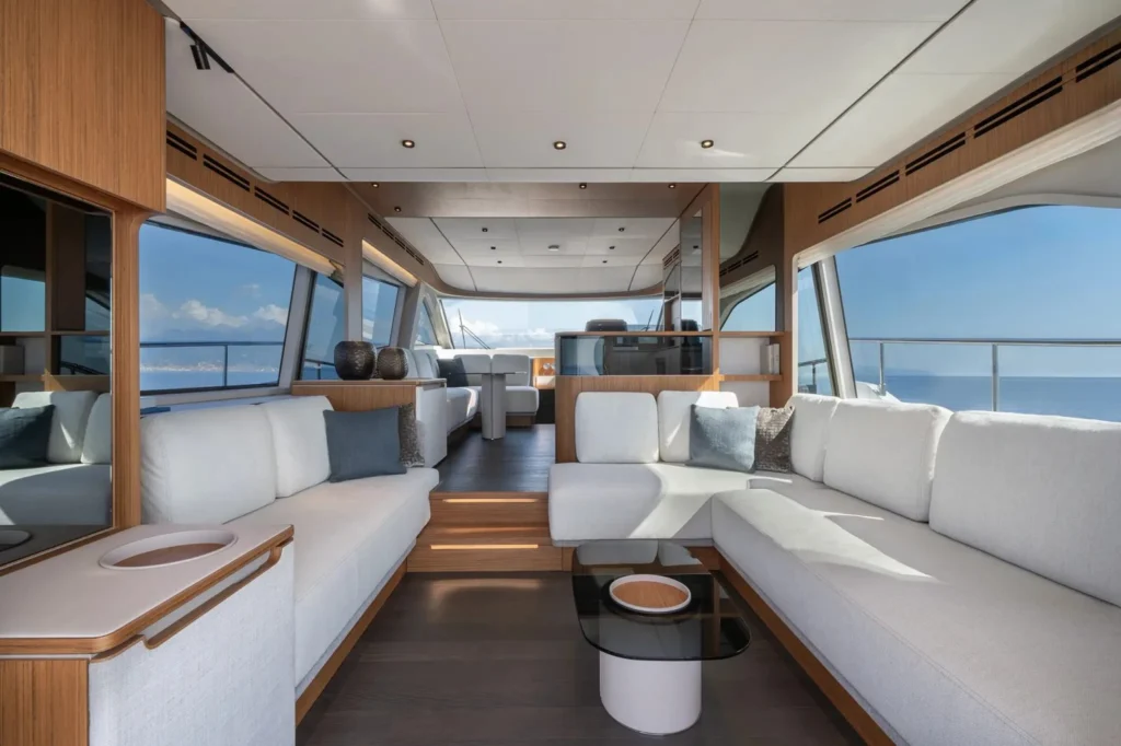 Salon intérieur du yacht Ferretti Yachts 670
