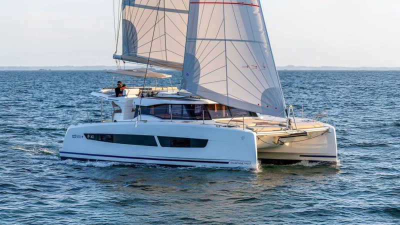 Fountaine Pajot Tunisie : catamaran FP41 sous voiles en mer