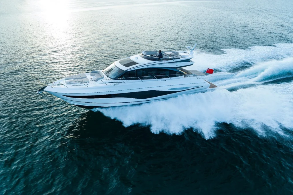 Princess S65 sportbridge en navigation