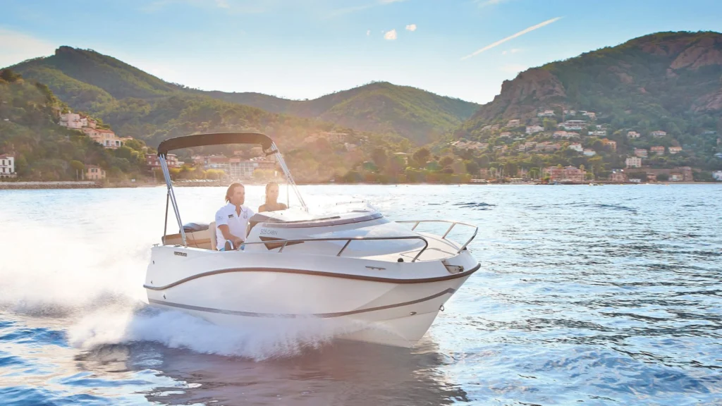 Quicksilver Activ 505 Cabin en navigation