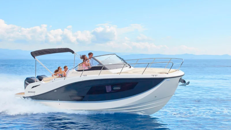 Quicksilver Tunisie : le bateau Quicksilver Activ 875 Sundeck en navigation