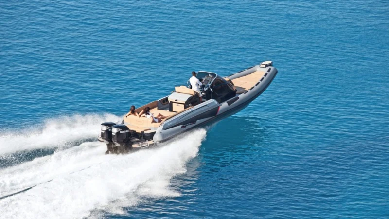 Ranieri Tunisie : semi-rigide Ranieri Cayman 38.0 Executive en navigation
